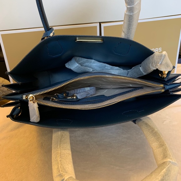 MichaelKors Mercer Large Saffiano Leather ToteBag - Picture 7 of 12